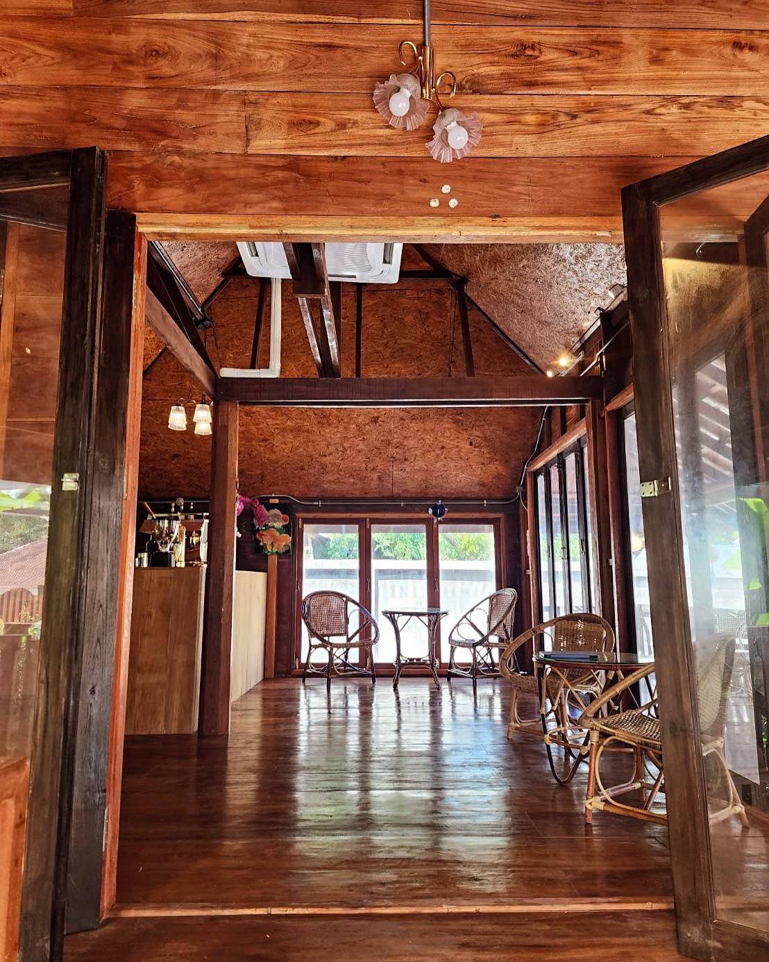 longitude cafe